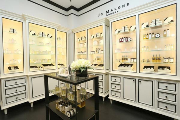 英國(guó)祖馬龍專賣點(diǎn)展柜SI設(shè)計(jì)02