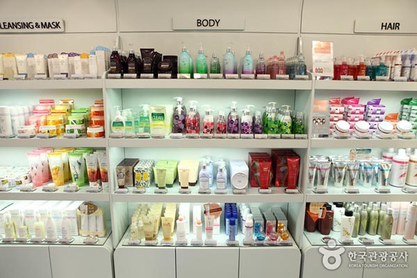 專賣店商場展柜設(shè)計(jì)04