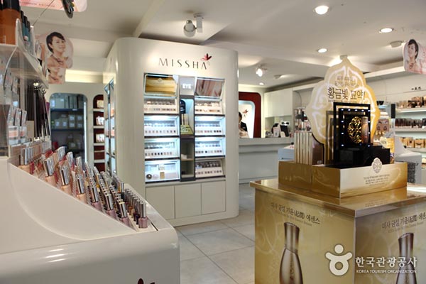 專賣店商場展柜設(shè)計(jì)11