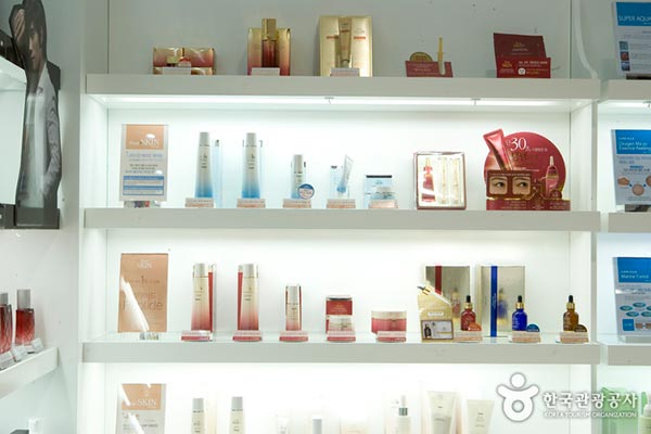 專賣店商場展柜設(shè)計(jì)15